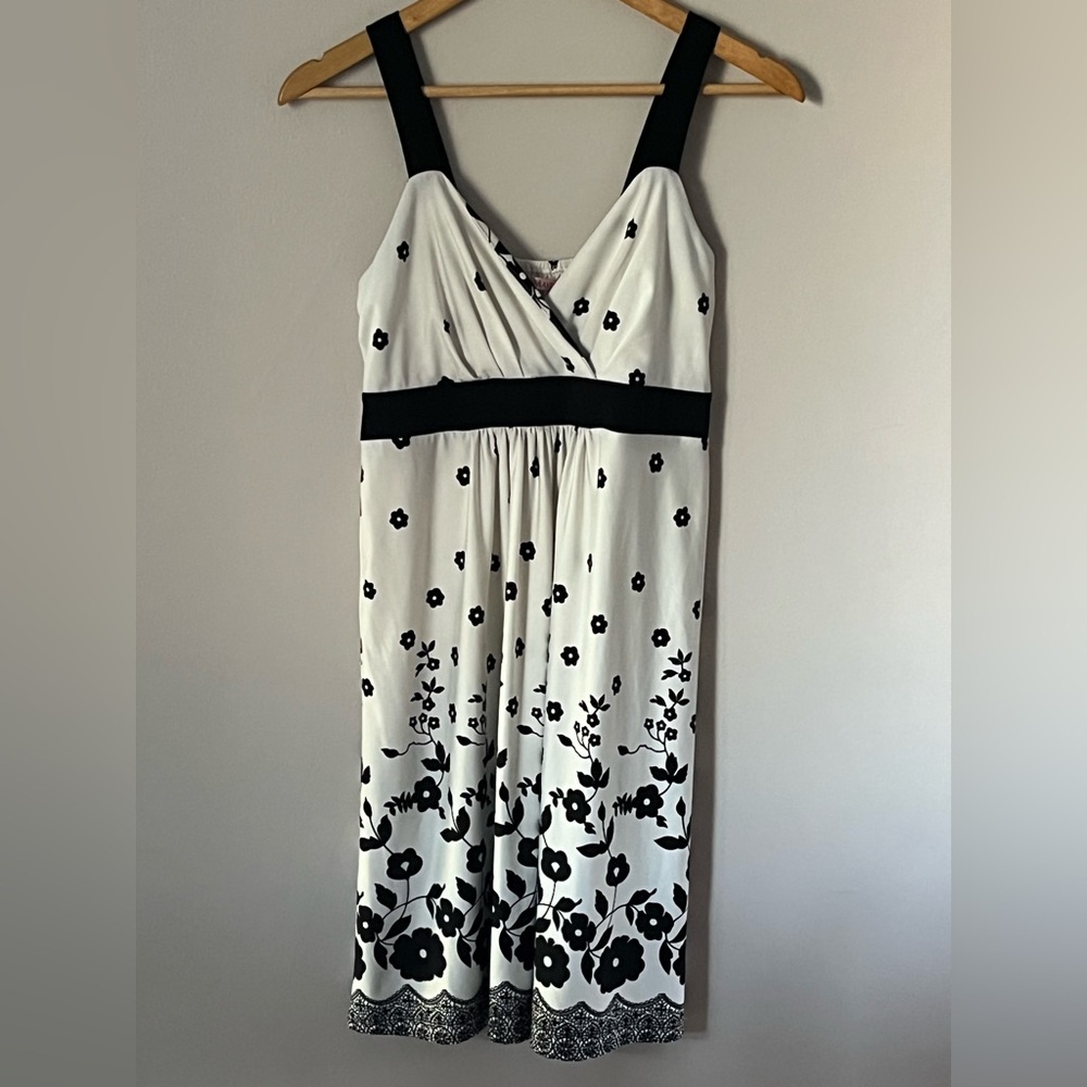Women’s Mayuki Elegant V-Neck Empire Waist Floral Summer Dress